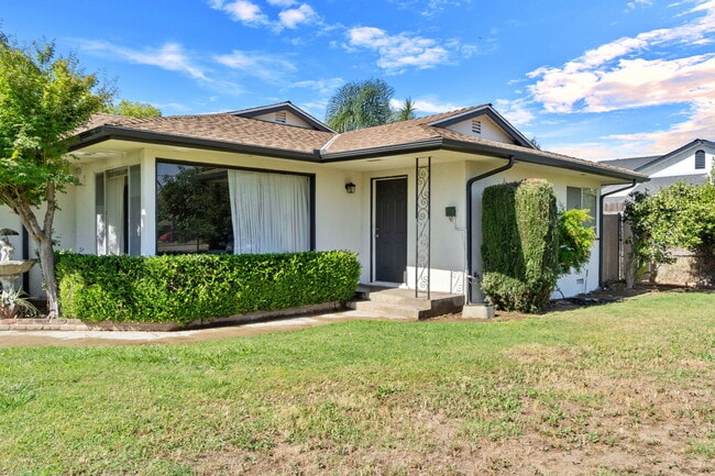 Building Photo - 5529 W McKinley Ave