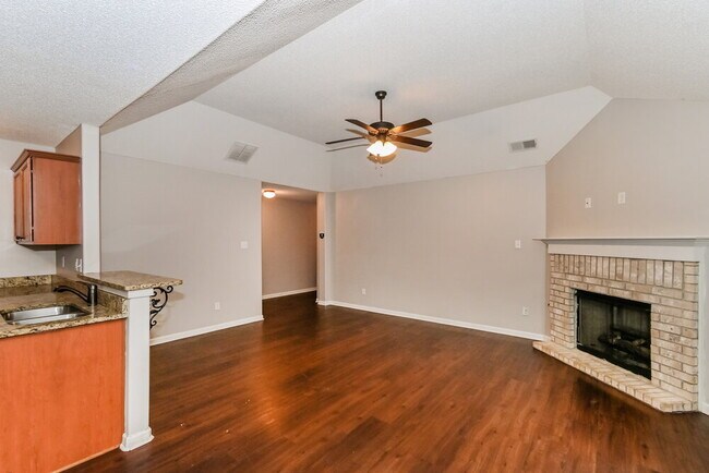 Building Photo - 9440 Darren Cir S