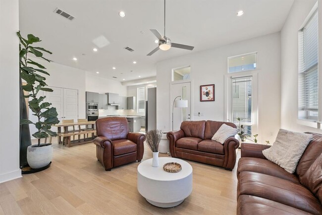 Foto del edificio - 6101 Florencia Ln