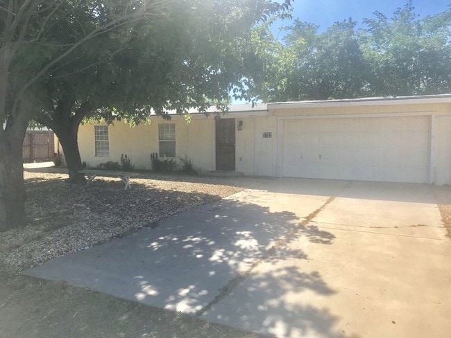 Building Photo - 5753 Pomegranate Ave