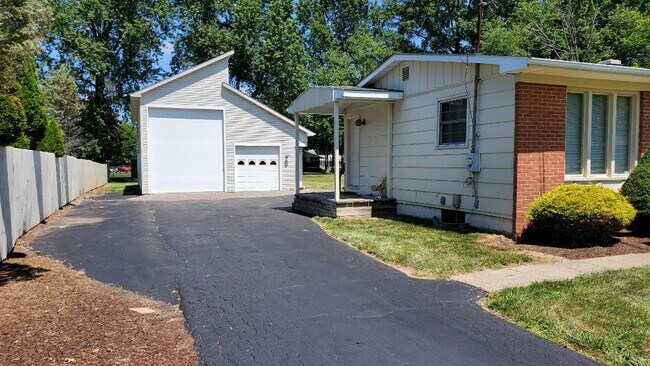 RIGHT SIDE ONLY GARAGE IS INCLUDED - 169 Fowler St