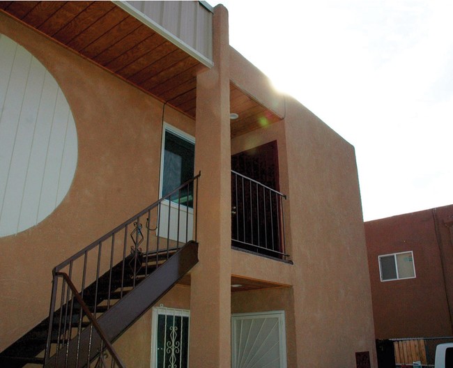 Building Photo - 1310 San Pedro Dr SE