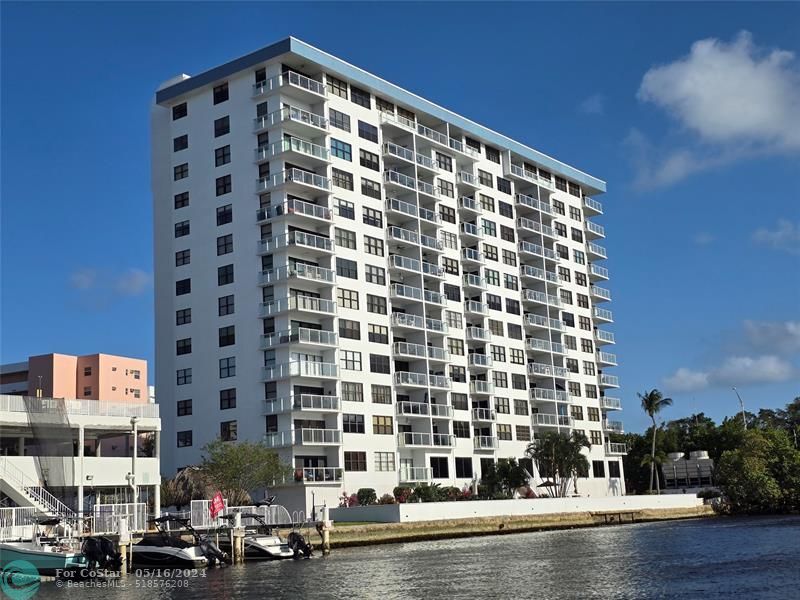 Primary Photo - 1401 N Riverside Dr