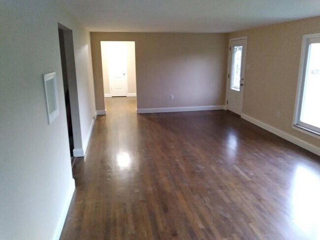 Foto del edificio - 8608 Peters Rd