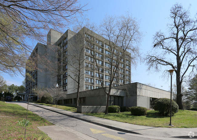 Foto del edificio - JJ Henderson Housing Center