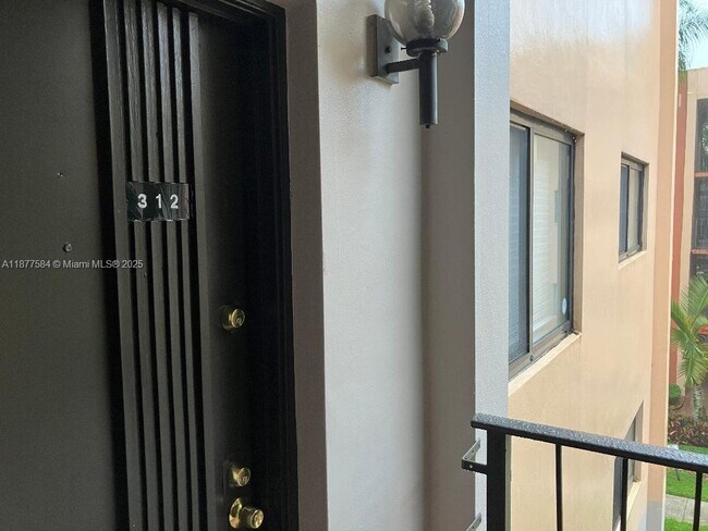 Foto del edificio - 8730 SW 133rd Avenue Rd