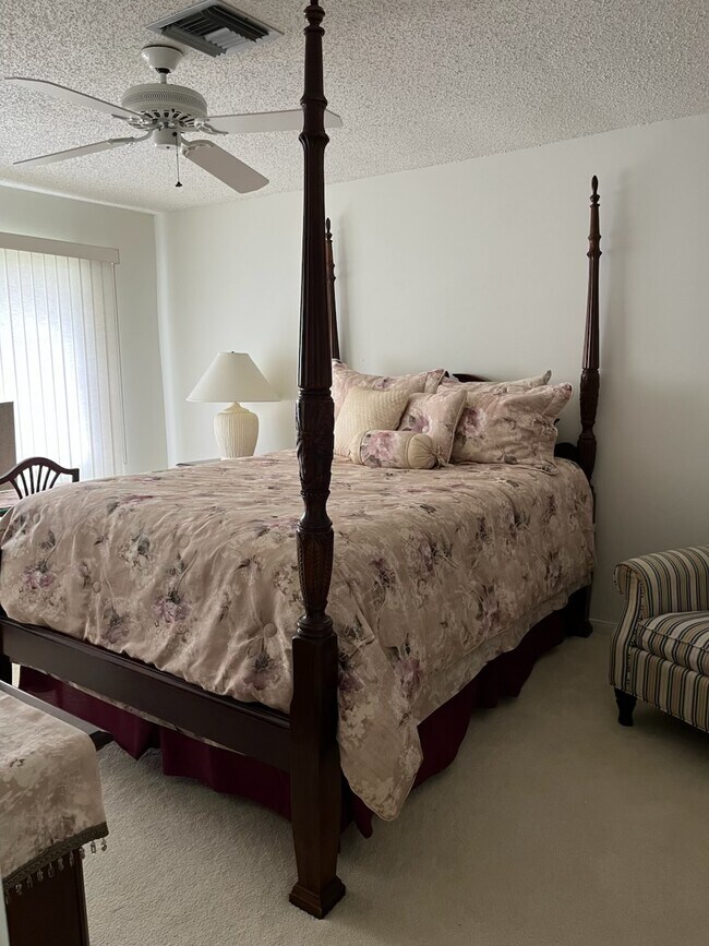 Foto del edificio - 372 Palm Dr