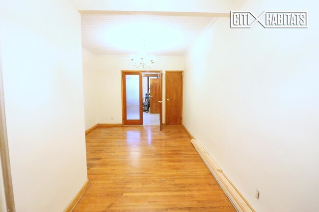 Building Photo - 1733 Stephen St