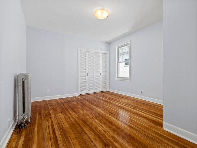 Foto del edificio - Massive Medford Apt near T & Tufts!  2-bat...