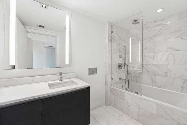 Building Photo - 1451 Brickell Ave