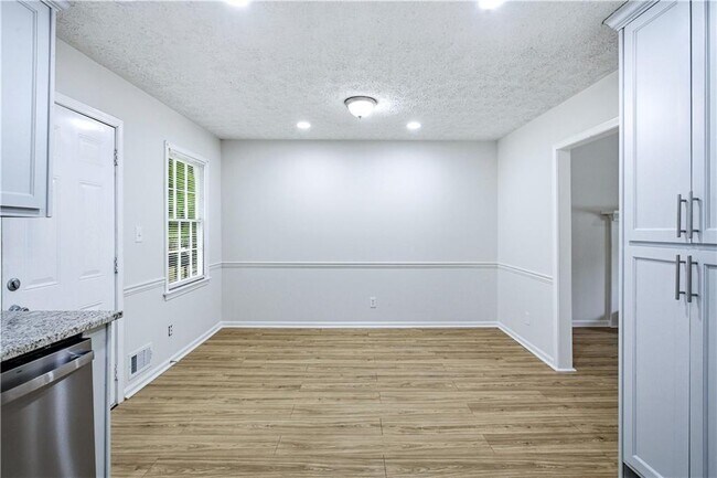 Foto del edificio - 1600 Sugar Plum Dr SW