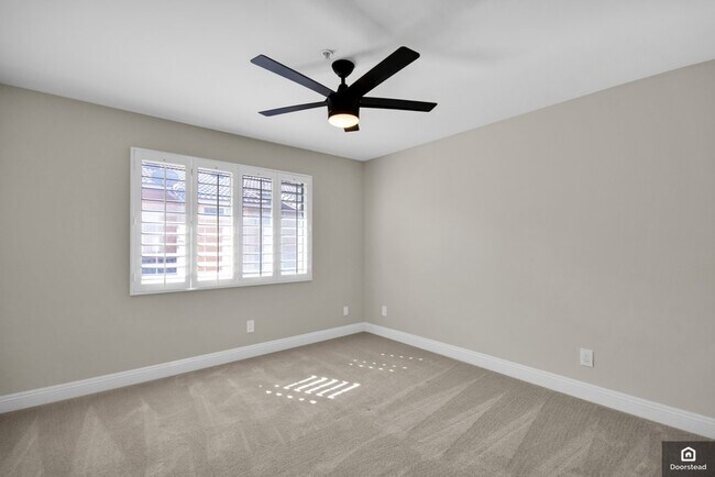 Foto del edificio - 336 W Summerfield Cir