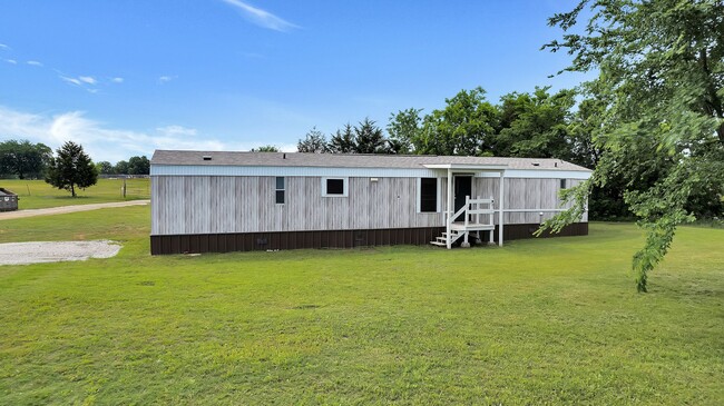 Building Photo - 3 Bed 2 Bath- Lone Grove outside city limits!