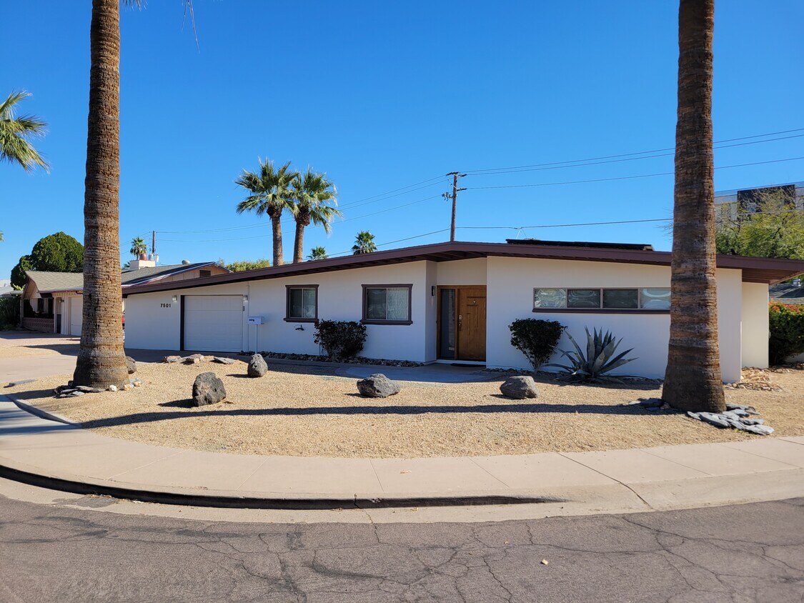 Primary Photo - 7501 E Minnezona Ave