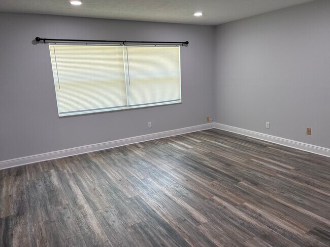 Building Photo - 606 Sanfield St