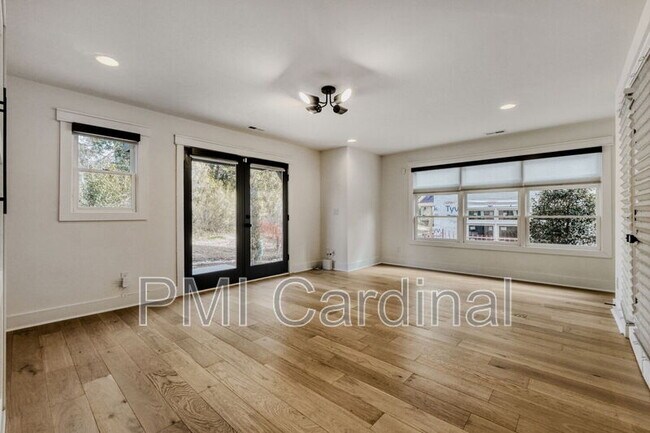 Foto del edificio - 3121 Colyer Pl