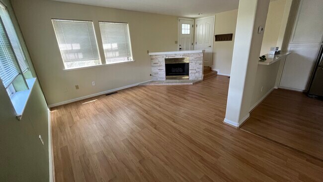 Foto del edificio - 5964 Merriewood Dr