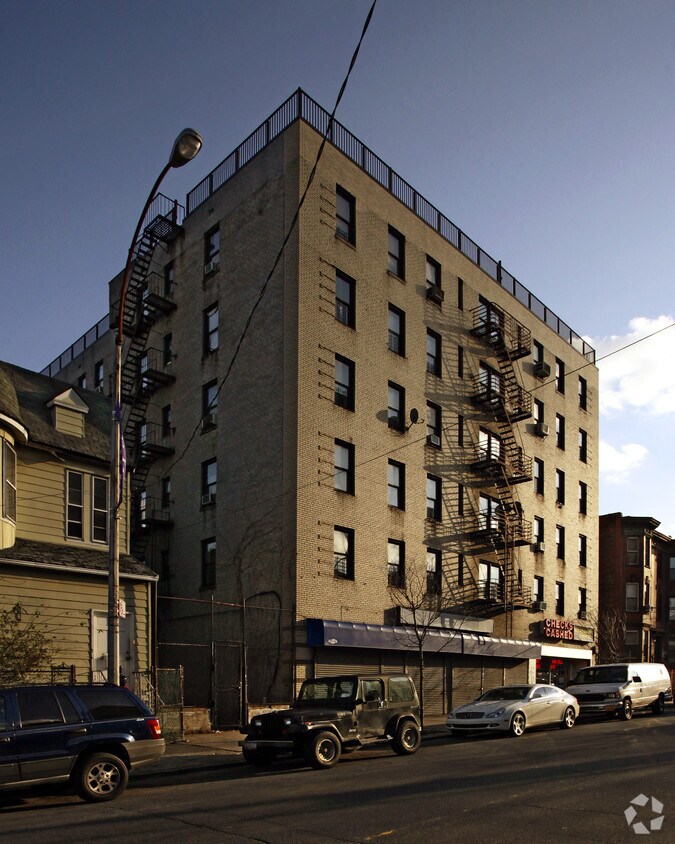 Foto del edificio - 1041 Nelson Ave