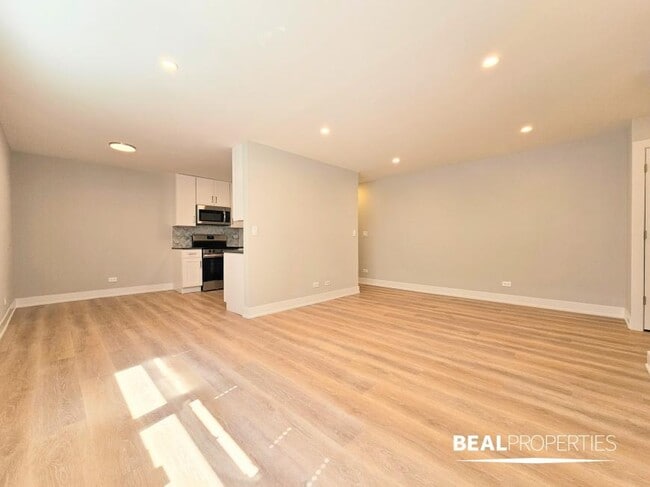Building Photo - 1 bedroom in CHICAGO IL 60657