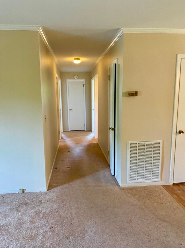 Building Photo - 4008 Sanford Dr