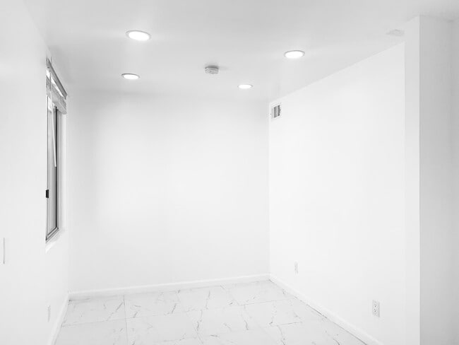 Foto del edificio - 5301 Balboa Blvd