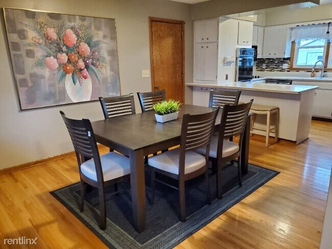 Foto del edificio - 1 br, 1.5 bath House - 7509 Major Ave N