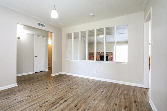 Foto del edificio - 4141 Yellowleaf Dr