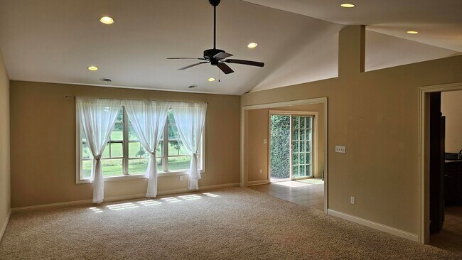 Foto del edificio - 801 Veterans Ln