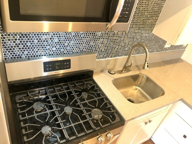 Building Photo - RENOVATED Studio in Lemon Grove (close to San Diego etc) with AC/Gated Parking!!