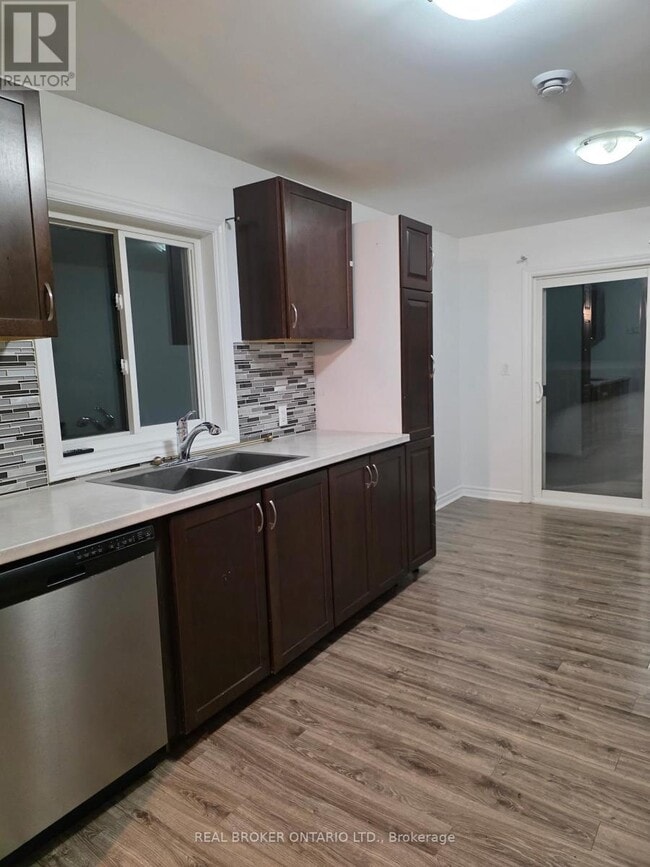 Building Photo - 175 Peel St