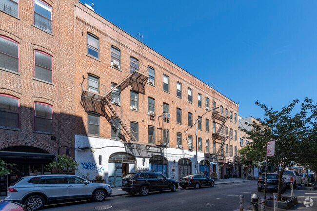 Building Photo - 190 Berry St