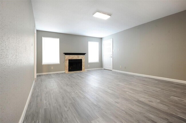 Building Photo - 9700 Leawood Blvd