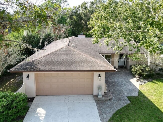 Foto del edificio - 423 Whispering Oaks Ct