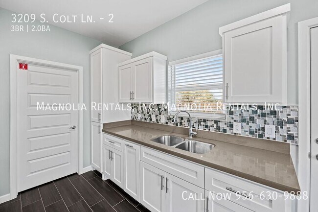 Foto del edificio - 3209 S Colt Ln