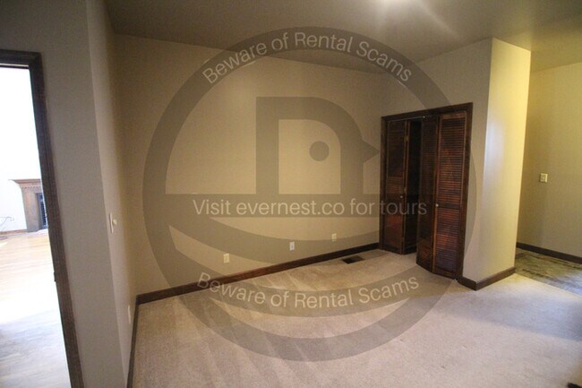 Foto del edificio - 915 Russell St