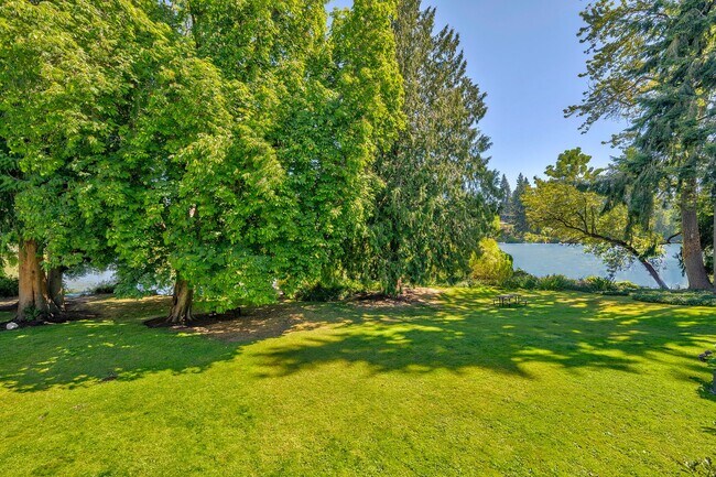 Foto del edificio - Echo Lake One Bedroom