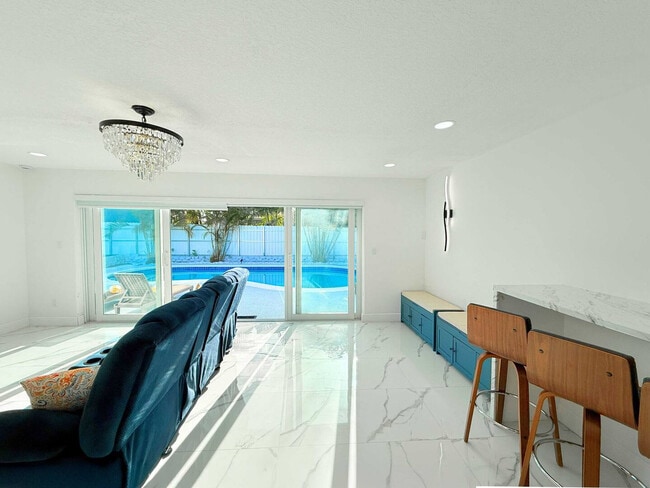 Building Photo - 2013 NW 12th Ave