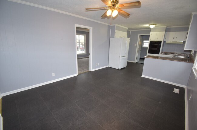 Foto del edificio - 3 Bedroom Pet Friendly Home For Rent!