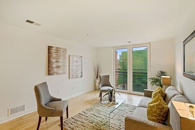 Foto del edificio - 1115 H St NE