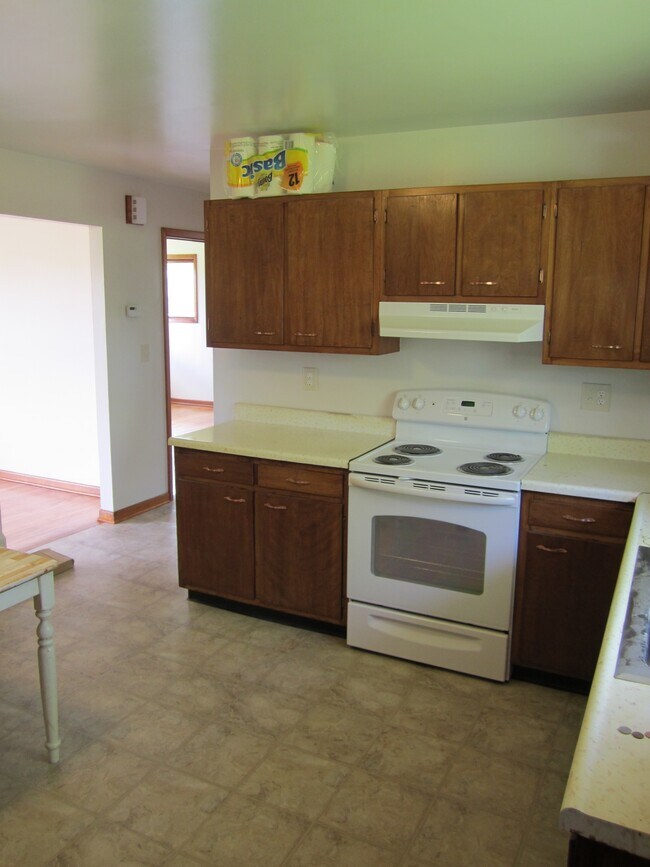 Building Photo - 1615 Maple Hill Rd