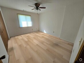 Building Photo - 470 Echo Ln