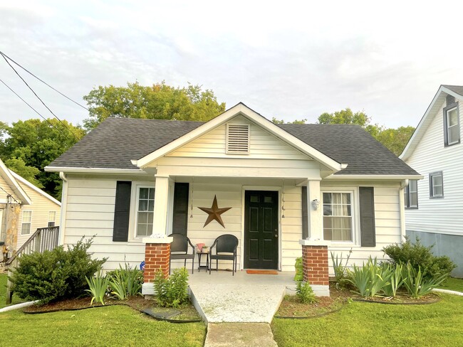 Photo - 215 Radnor St House