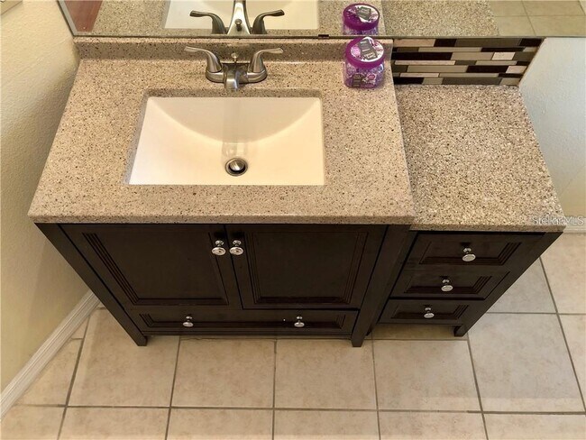 Foto del edificio - 369 Sterling Dr