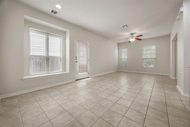 Foto del edificio - 171 Wainscot Oak Wy