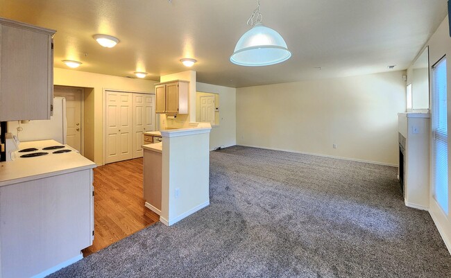 Foto del edificio - 3 Bedroom 2.5 Bath Townhome in Everett