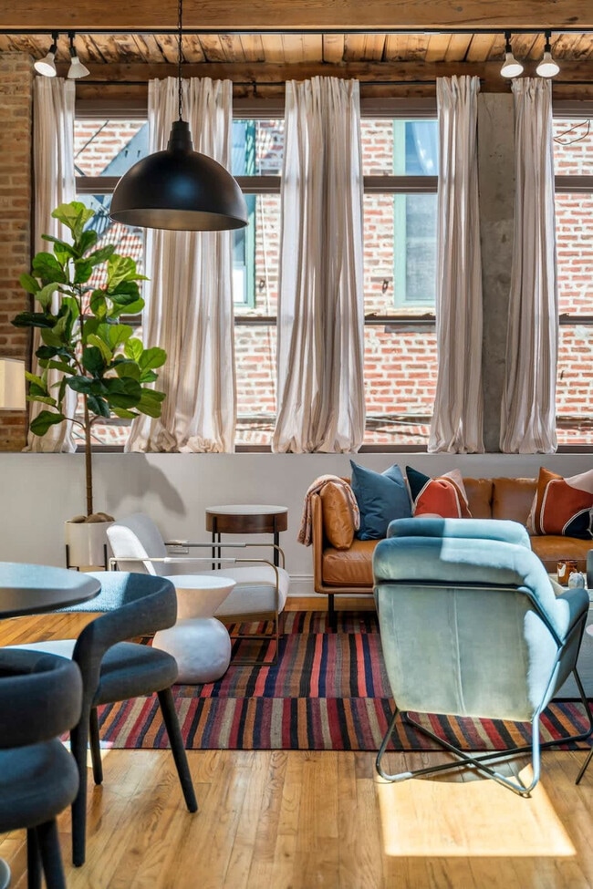 Foto del edificio - 1152 W Randolph St