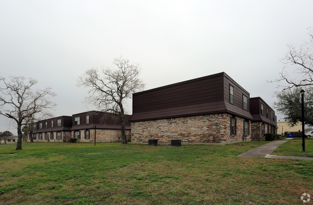 Primary Photo - Sinton West Apartments