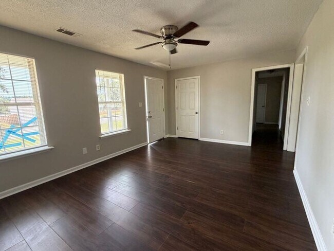 Foto del edificio - 3626 Pebble Creek Dr