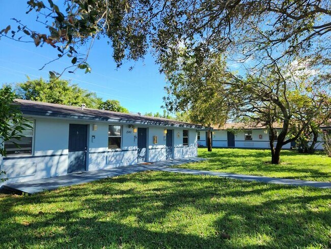Photo - 1540 W 34th St Apartment