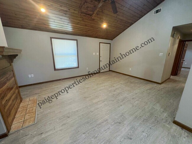 Foto del edificio - 605 Cooper Estates Dr